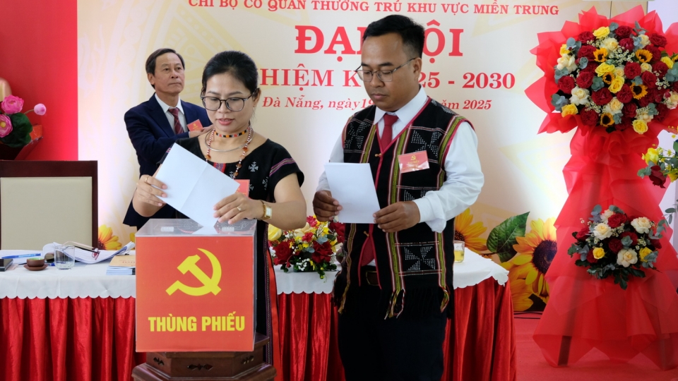 dai_bieu_bo_phieu_bau_bi_thu_chi_bo.jpg