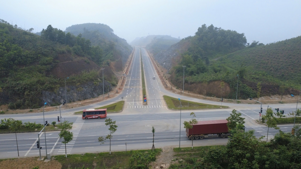 diem_cuoi_tuyen_giao_voi_duong_au_co_tai_ly_trinh_km6606.jpg