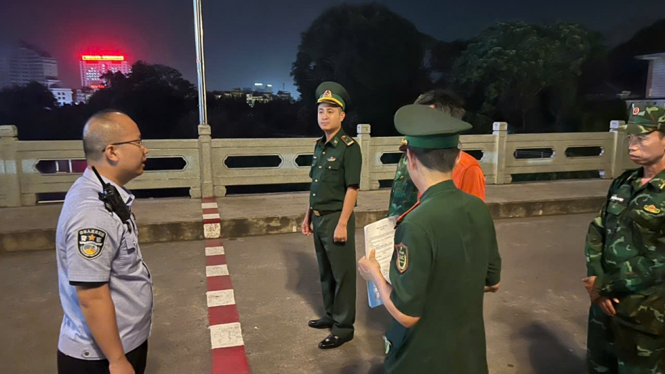 don_bien_phong_ckqt_mong_cai_tinh_quang_ninh_ban_giao_cong_dan_voi_tram_kiem_tra_bien_phong_xuat_nhap_canh_xnc_dong_hung_trung_quoc.jpg