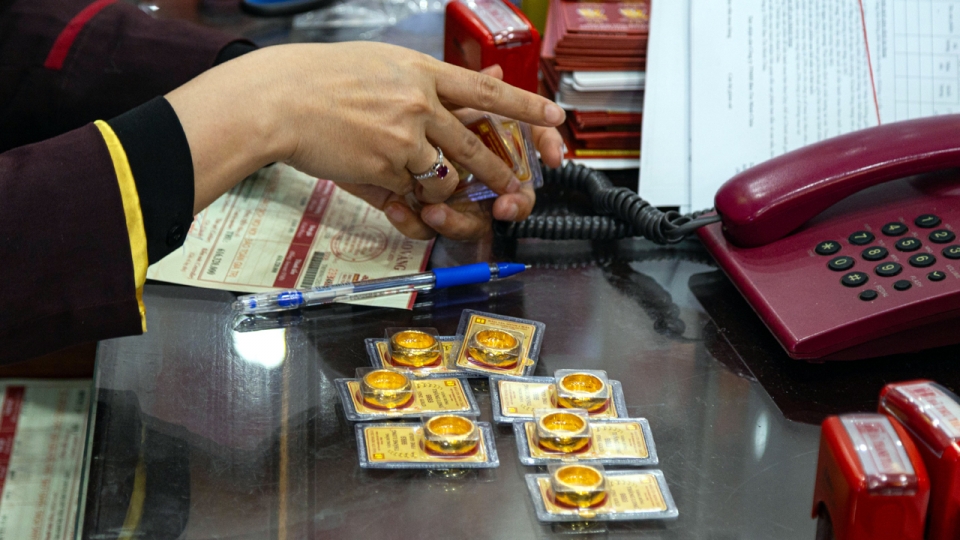gia-vang-tut-doc-do-xo-di-mua-vang-20.jpg