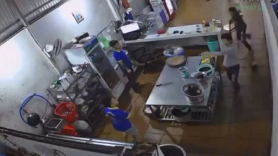 hien_truong_duoc_camera_ghi_lai_anh_cat_clip.png