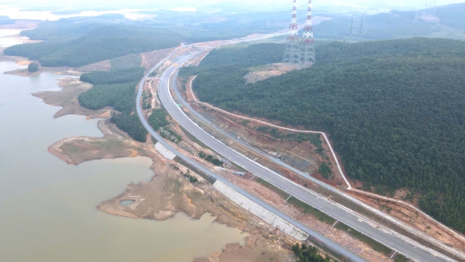 hinh_hai_cao_toc_bac_nam_qua_tinh_quang_binh_da_hien_huu.jpg