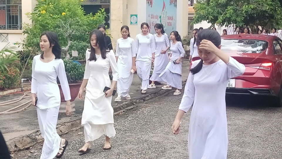hoc_sinh_truong_pho_thong_dan_toc_noi_tru_tinh_binh_thuan_.jpg