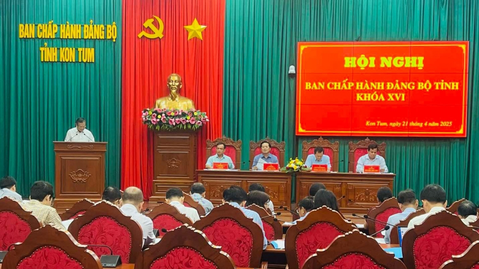 hoi_nghi_ban_chap_hanh_dang_bo_tinh_kon_tum_khoa_xvi_ban_ve_de_an_phuong_an_sap_xep_don_vi_hanh_chinh_cap_tinh_cap_xa._.jpg