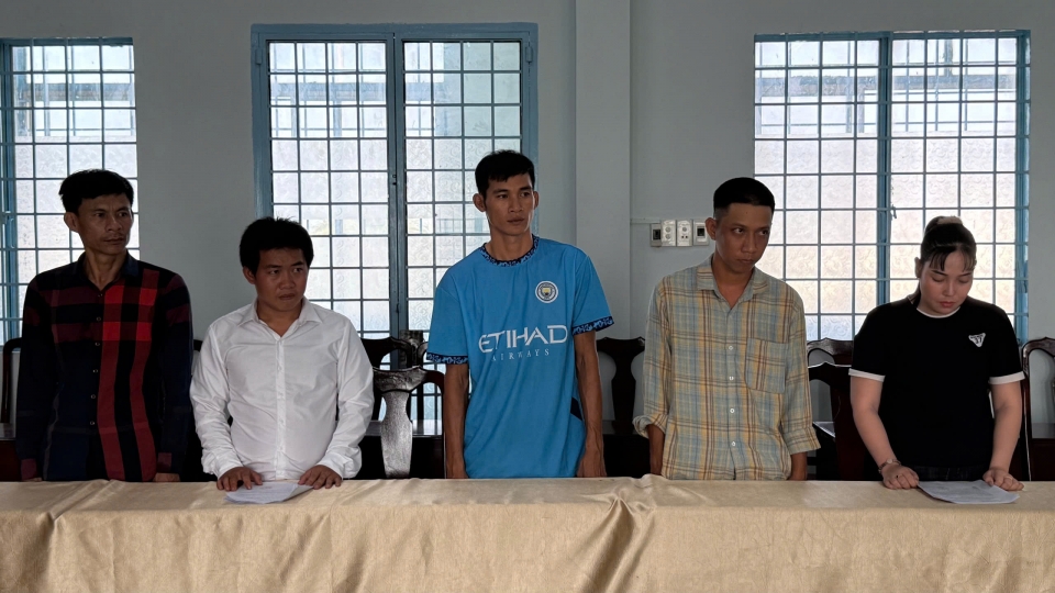 khoi_to_bi_can_va_lenh_cam_di_khoi_noi_cu_tru_doi_voi_5_doi_tuong_ve_hanh_vi_to_chuc_danh_bac_va_hanh_vi_danh_bac._tien_dung.jpg