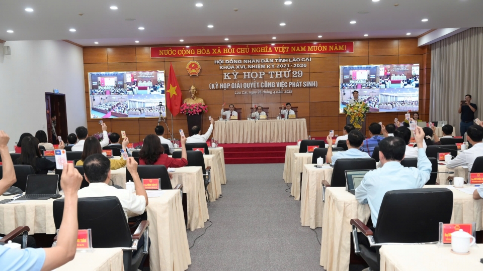 ky_hop_hdnd_tinh_lao_cai_ket_noi_truc_tuyen_voi_yen_bai_nham_quyet_nghi_viec_sap_xep_don_vi_hanh_chinh_cap_tinh_cap_xa_20250429192528_1.jpg