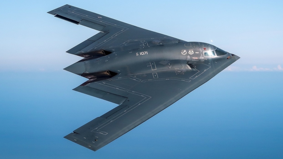 may_bay_nem_bom_b-2_my.jpg