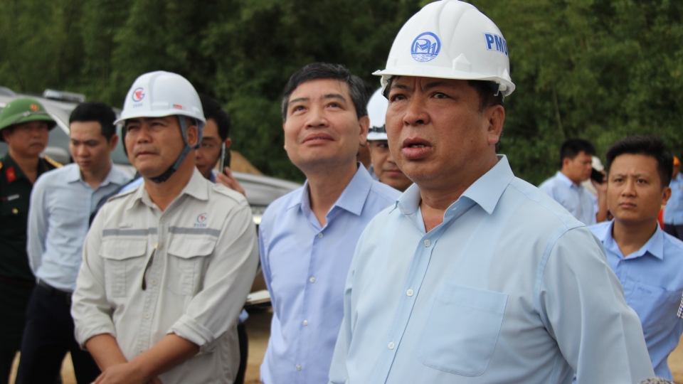 ong_tran_hong_minh_bo_truong_bo_xay_dung_kiem_tra_tien_do_cao_toc_quy_nhon_chi_thanh_doan_cau_ky_lo_huyen_tuy_an_tinh_phu_yen_20250402161110.jpg