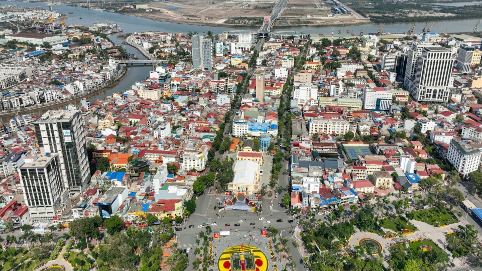 tp_hai_phong_hom_nay_dang_co_su_phat_trien_manh_me_voi_toc_do_tang_truong_lien_tiep_10_nam_lien_o_muc_2_con_so.anh_dam_thanh.jpg