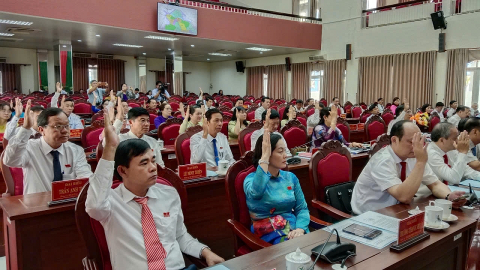 vinh_long_bieu_quyet.jpg