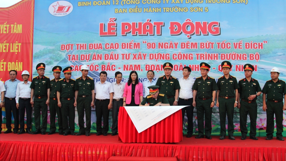 vov_cac_don_vi_ky_cam_ket_hoan_thanh_du_an_dung_tien_do_20250403193519.jpg