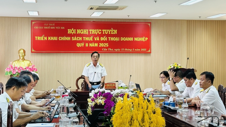 Ông Đoàn Hữu Hiếu, Phó Chi cục trưởng Chi cục Thuế khu vực XIX thông tin tại hội nghị.jpg