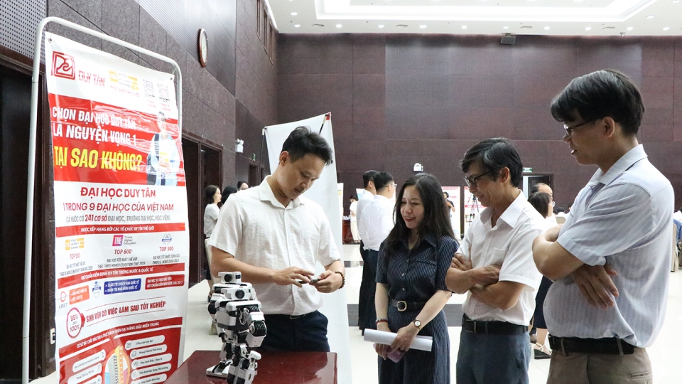 Đào tạo nguồn nhân lực chất lượng cao đặt ra nhiều yêu cầu đối với các trường đại học.jpg
