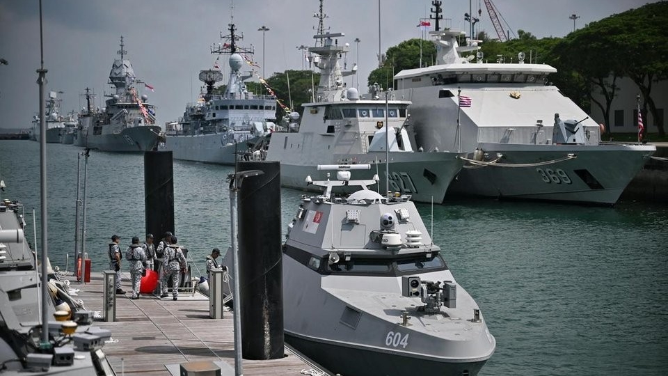 Ảnh tàu hải quân Singapore_Nguồn_ Straits Times.jpg