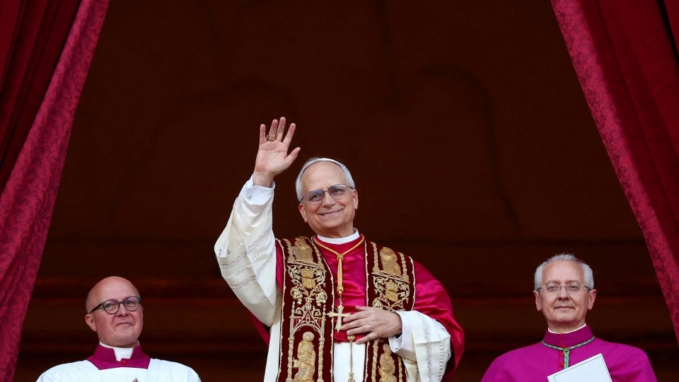 2025-05-08T231444Z_244375412_RC2TDEAAG29M_RTRMADP_3_POPE-SUCCESSION-BASEBALL.JPG