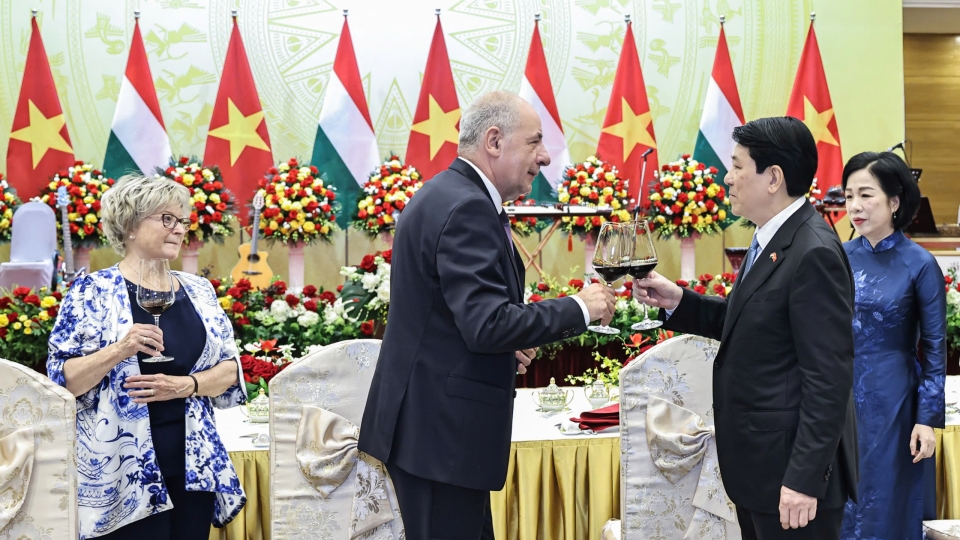 28_05_chu_tich_nuoc_luong_cuong_va_tong_thong_sulyok_tamas_tai_chieu_dai_20250528163200_1.jpg