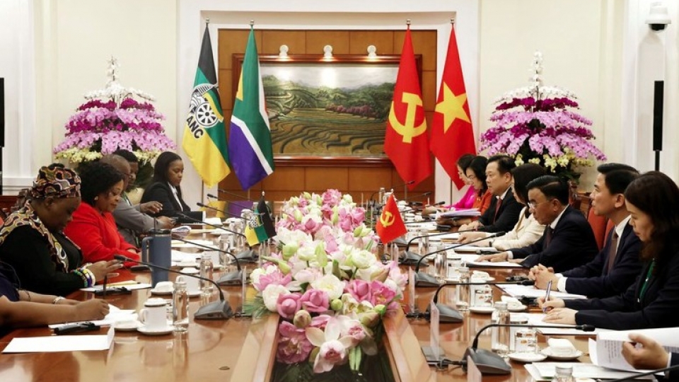 At the talks_1.jpg