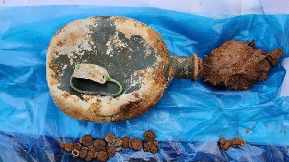 Bình bi đông có khắc chữ.jpg