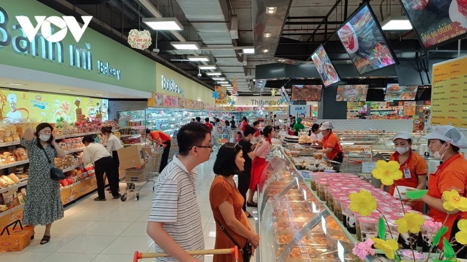 Rising apartment rental and food prices fuel April CPI up again