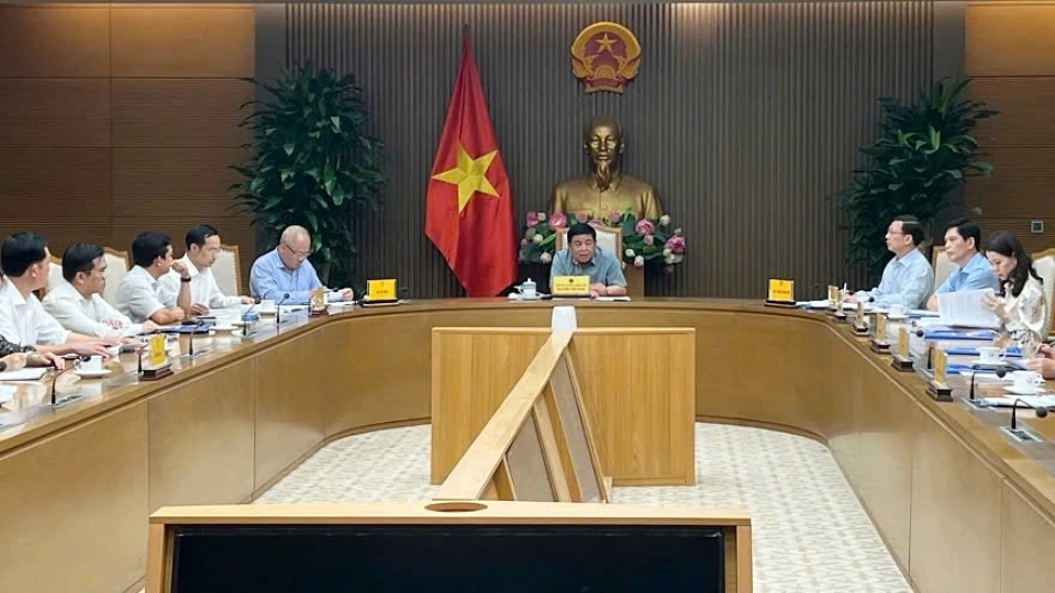 Deputy PM Nguyen Chi Dung chairs a meeting discussing preparations for 2027 APEC Summit related meetings 1.jpg
