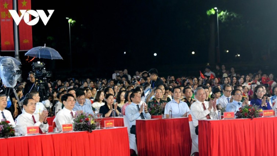 General Secretary To Lam and Party, State leaders attend the art programme pict1.jpg