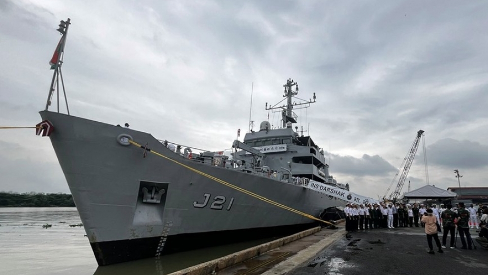 Indian Navy ship INS Darshak docks in Ho Chi Minh City.jpg