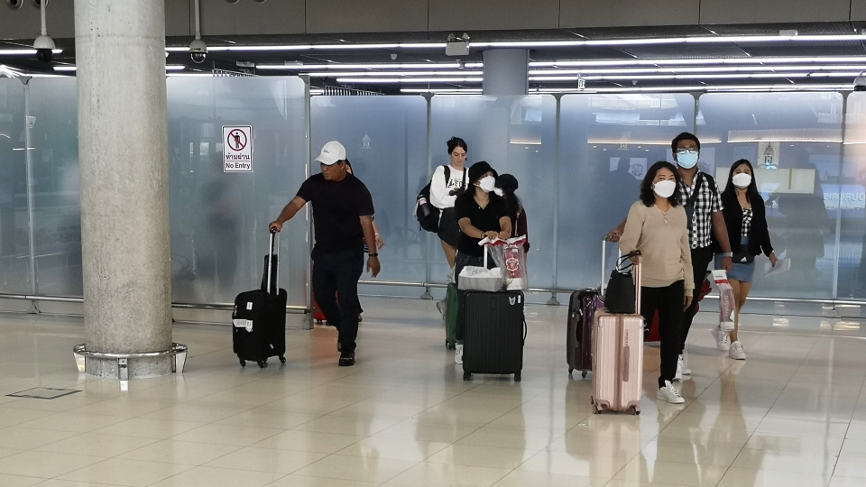 Khách quốc tế nhập cảnh tại sân bay quốc tế Suvarnabhumi ở thủ đô Bangkok, Thái Lan. Ảnh_ Ngọc Diệp.jpg