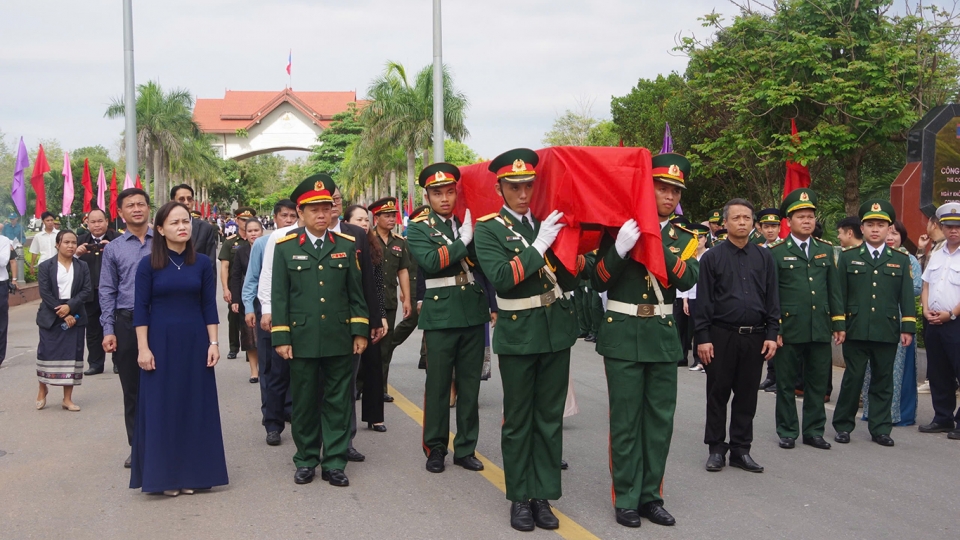Lễ bàn giao và đón nhận hài cốt liệt sĩ được tổ chức trang nghiêm.jpg