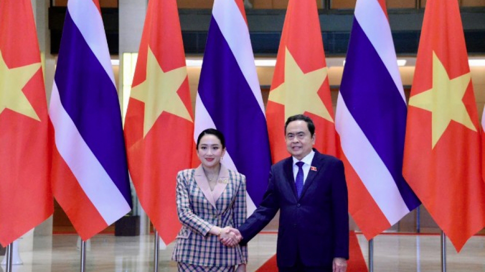 NA Chairman Man and Thai PM pict 1.jpg