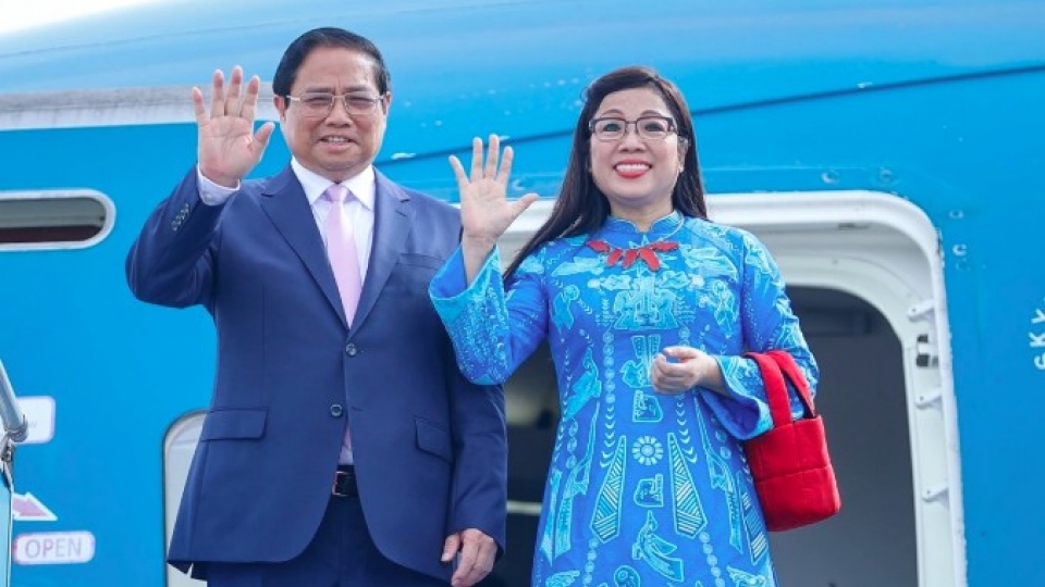 PM Chinh and his wife.jpg