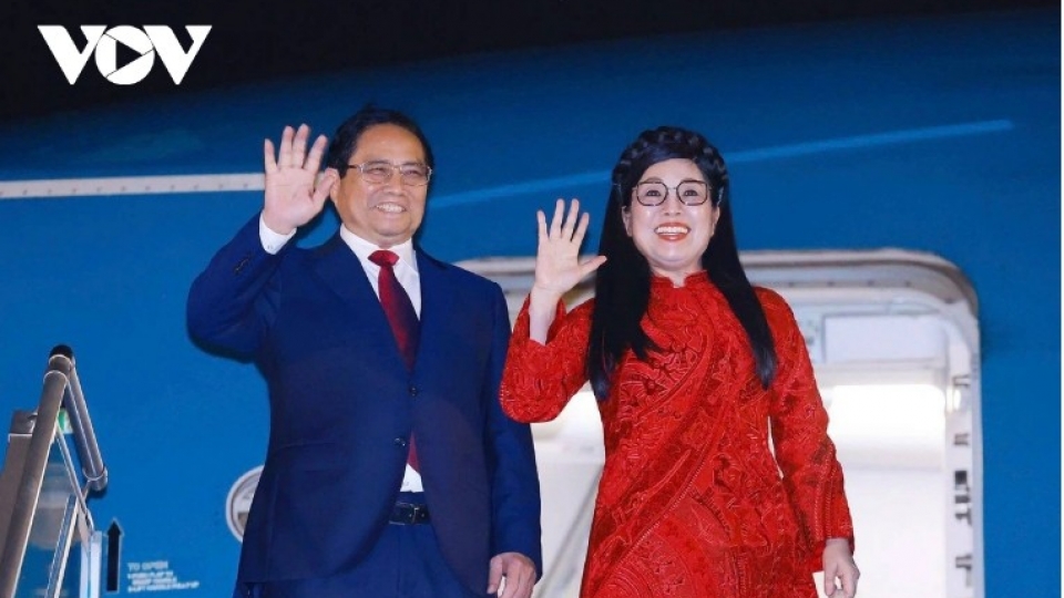 PM Pham Minh Chinh and his wife depart for an official visit to Malaysia and the 46th ASEAN Summit.jpg