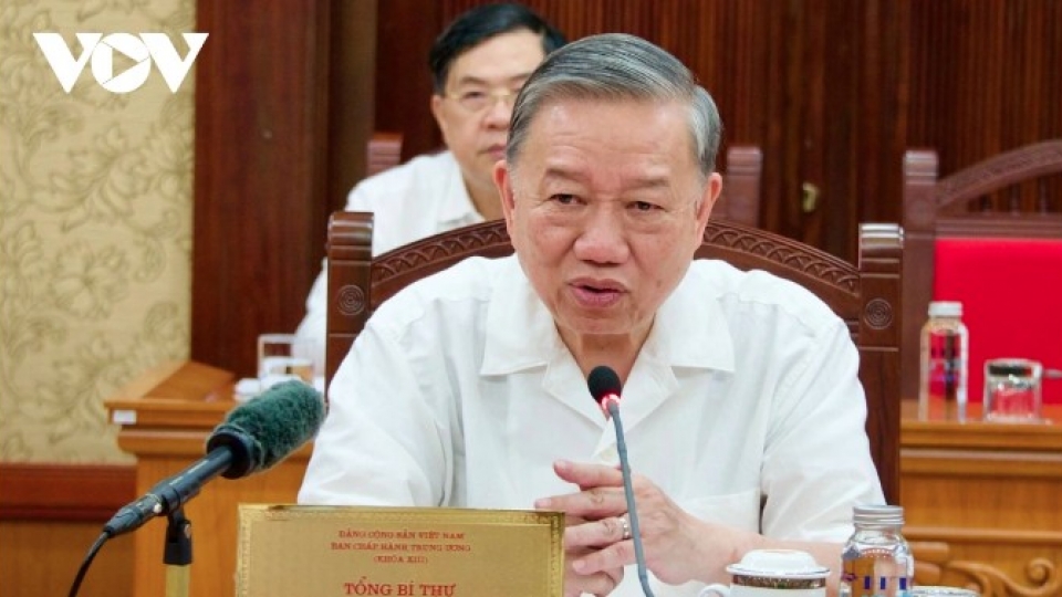 Party leader To Lam speaks at the meeting.jpg
