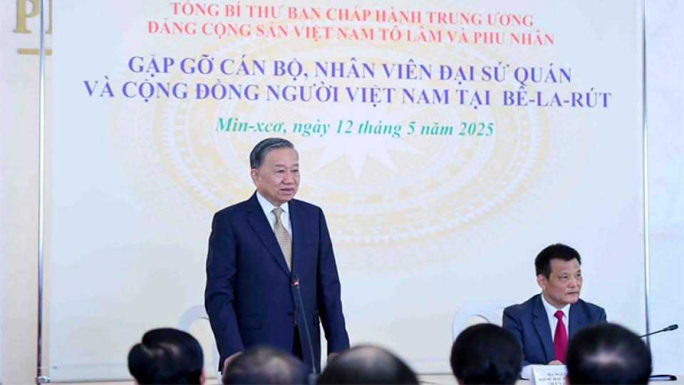 Party leader encourages close-knit bond among Vietnamese expatriates in Belarus.jpg