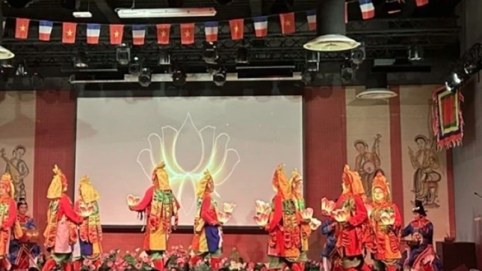Performance of Hue court music at the event.jpg