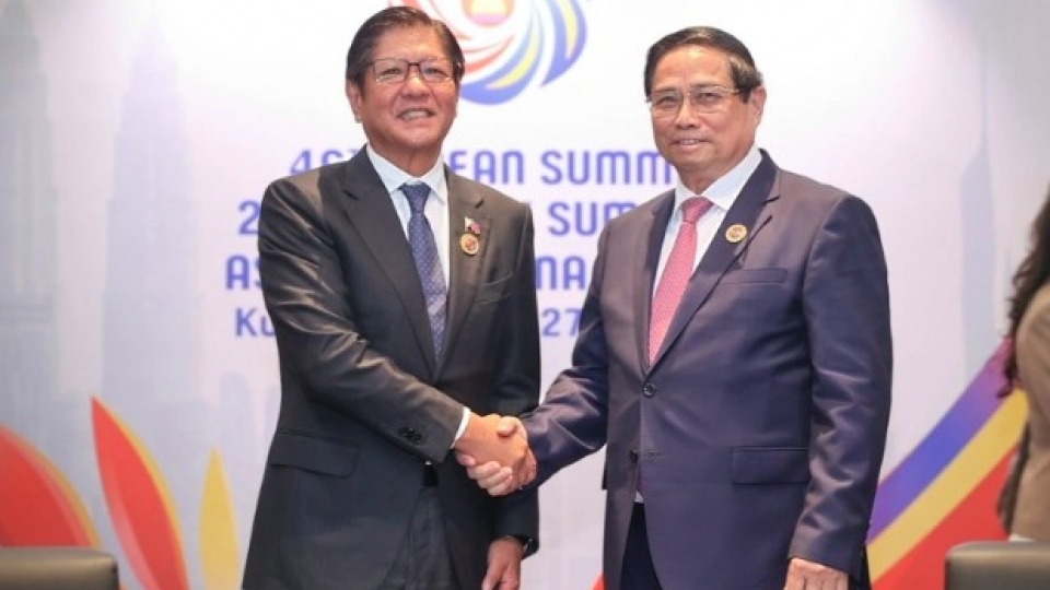 Prime Minister Pham Minh Chinh and Philippine President Ferdinand Romualdez Marcos Jr.jpg