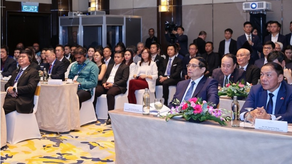 Prime Minister hopes Malaysian businesses will continue to expand investment and remain confident and committed to Vietnam’s development.jpg