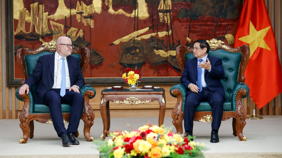 Prime minister Pham Minh Chinh and ITLOS President Tomas Heidar.jpg