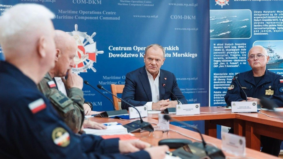 Thủ tướng Ba Lan Donald Tusk tại cuộc họp với các chỉ huy hải quân Ba Lan (Ảnh-dailymare.com).jpg
