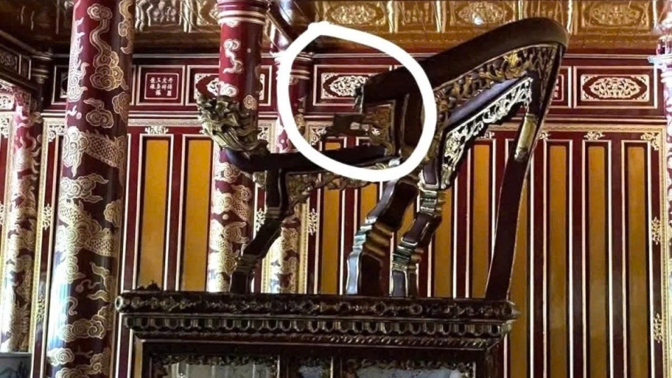 The imperial throne of the Nguyen Dynasty after the incident on May 24.jpg