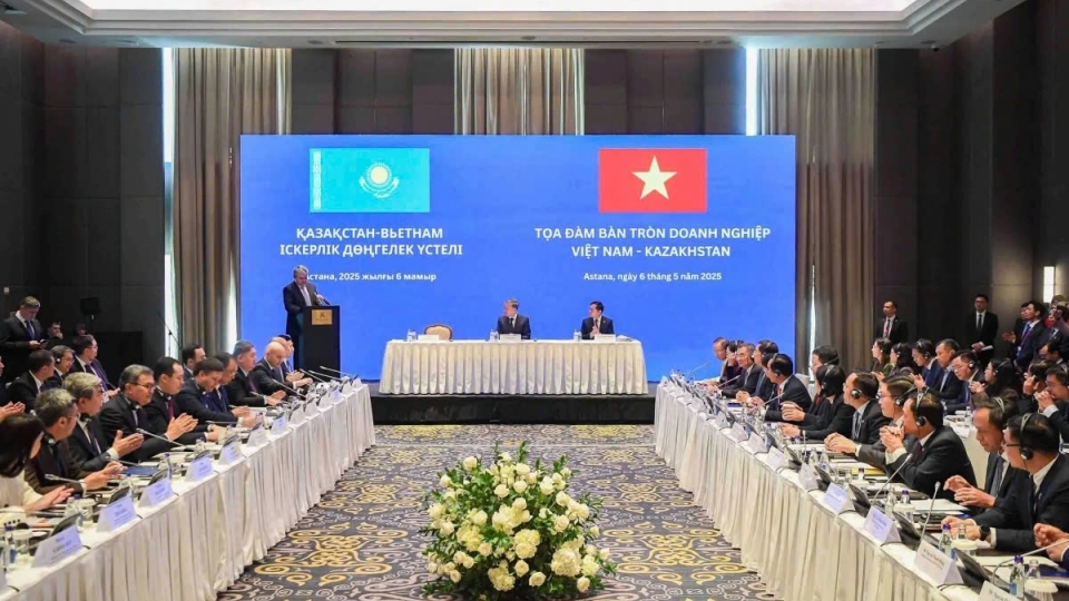 Vietnam - Kazakhstan business roundtable.jpg