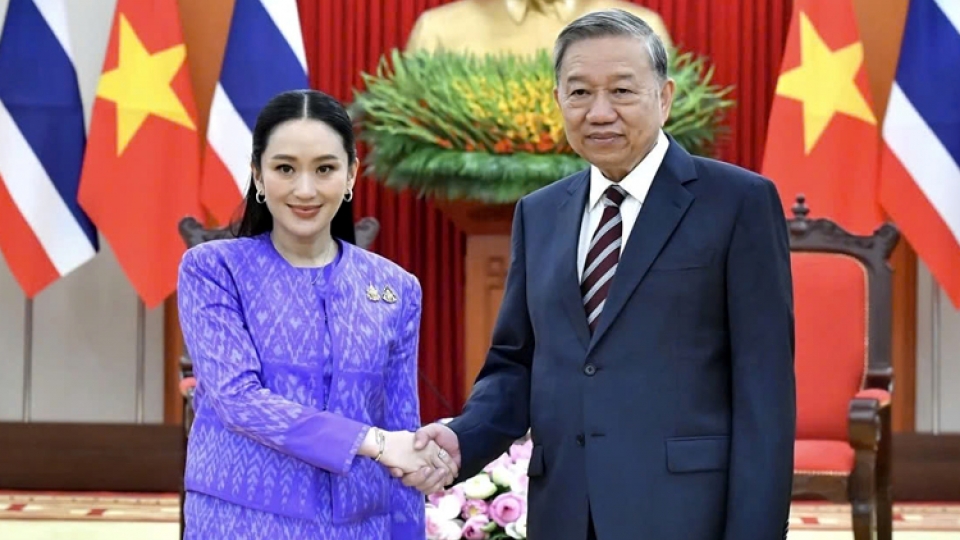 Vietnamese Party leader To Lam and Prime Minister Paetongtarn Shinawatra of Thailand 2.jpg