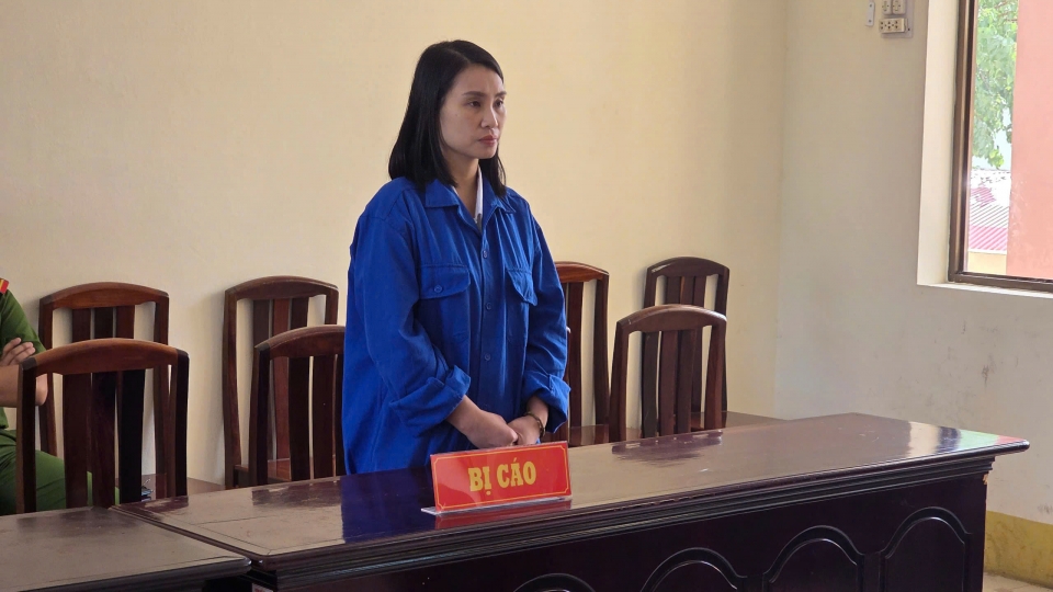bi_cao_trieu_thi_huyen_trang.jpg