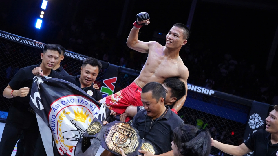 Phạm Công Minh bảo vệ đai vô địch Lion Championship 22 sau trận đấu cảm xúc