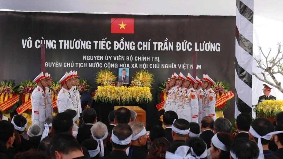 Former State President Tran Duc Luong laid to rest in Quang Ngai