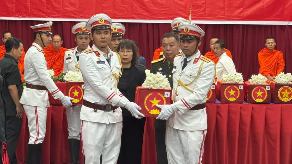 cac_anh_hung_liet_si_tro_ve_dat_me.jpg