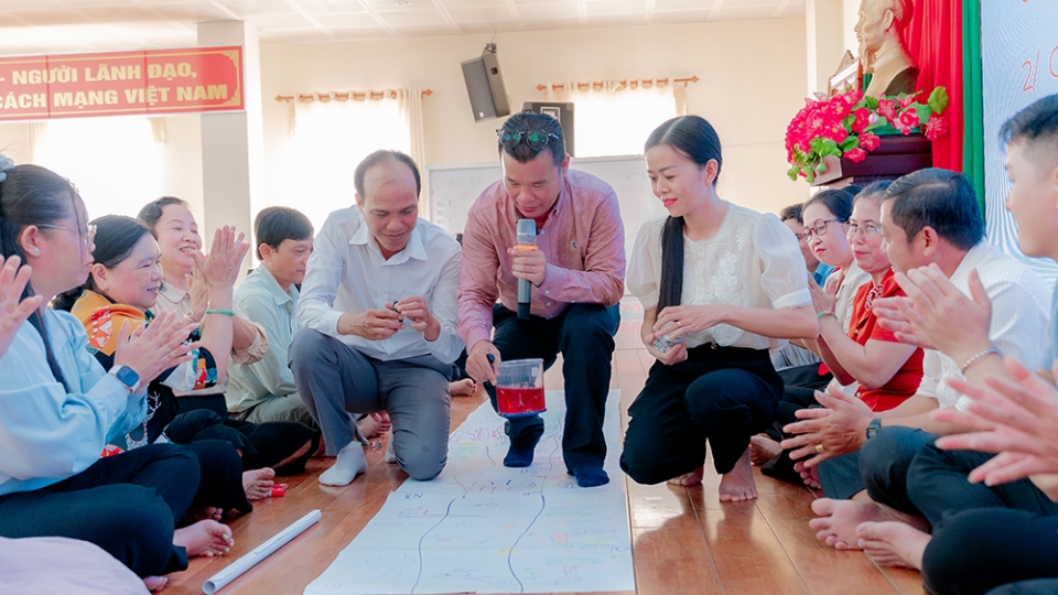 cac_can_bo_quan_ly_giao_duc_va_giao_vien_can_tho_tham_gia_thuc_hanh_ap_dung_tai_lieu_mizuiku_vao_noi_dung_giang_day_2.jpg