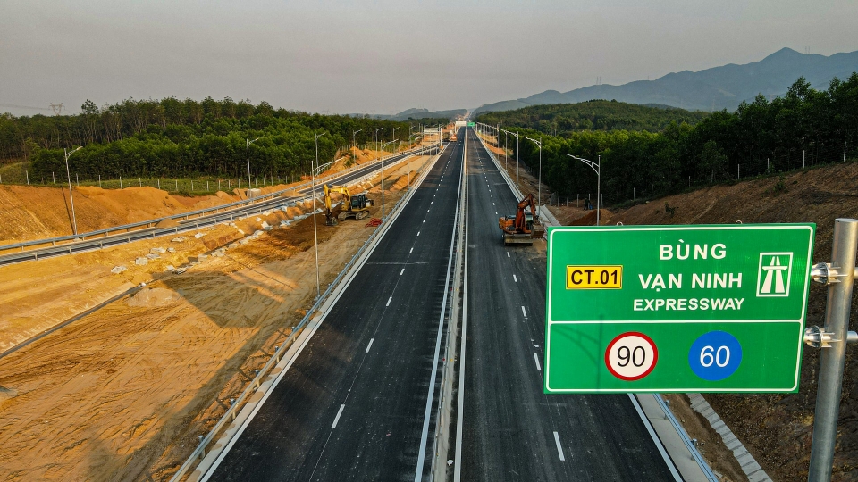 Bộ Xây dựng chỉ đạo rà soát bất cập, điều chỉnh tốc độ trên các tuyến cao tốc