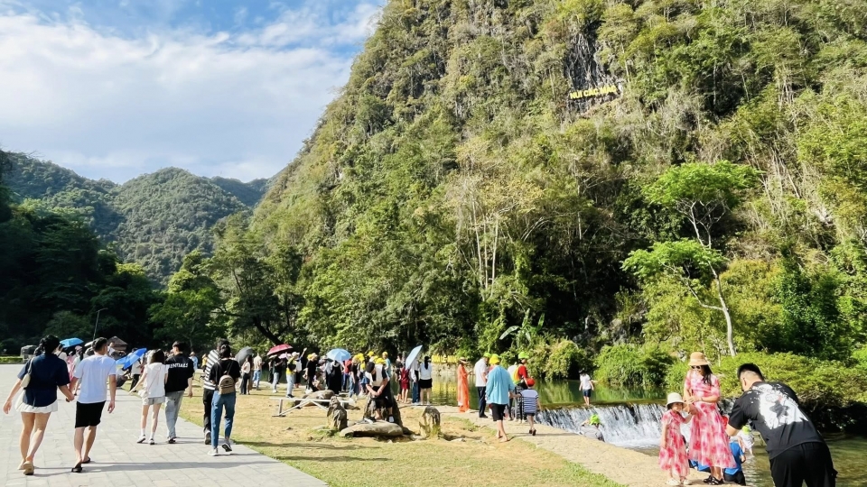 di_tich_quoc_gia_dac_biet_pac_bo_la_diem_den_thu_hut_dong_dao_du_khach_trong_dip_nghi_le_anh_luong_hang-_bql_cac_di_tich_quoc_gia_dac_biet_cao_bang.jpg
