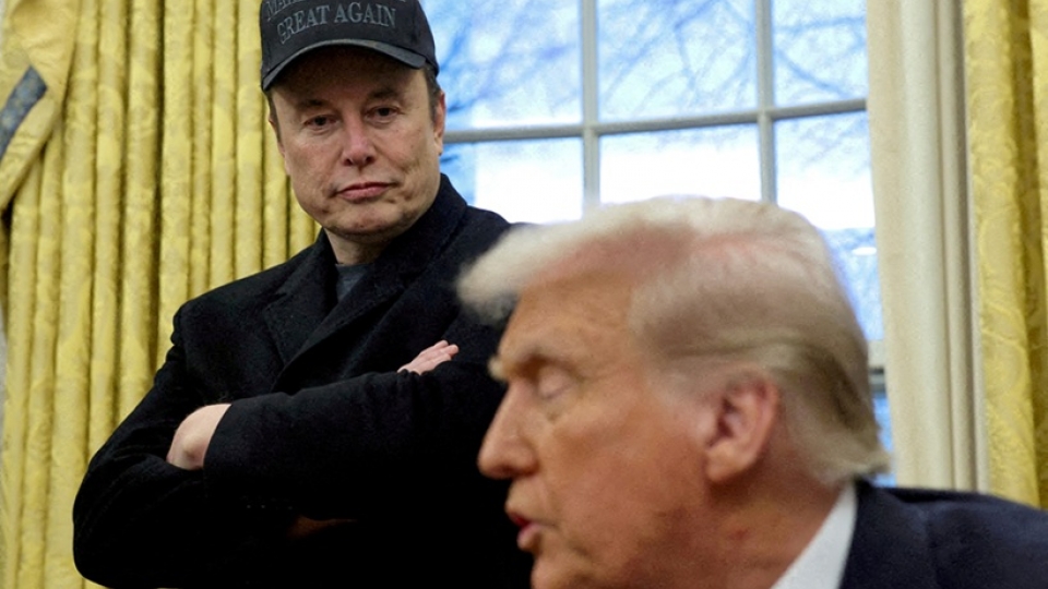 elon_musk_va_tong_thong_donald_trump_trong_mot_cuoc_hop_tai_nha_trang.jpg