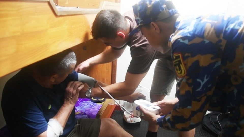 Foreign sailor rescued for emergency medical treatment in Vietnam